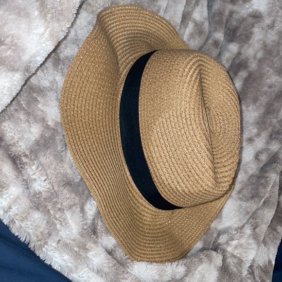 FALL / WINTER HAT - Picture 8 of 11